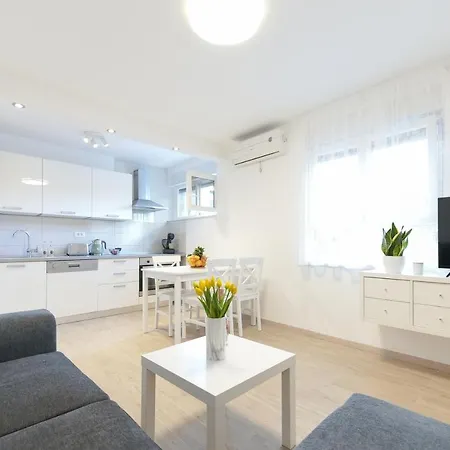 Break Apartment *